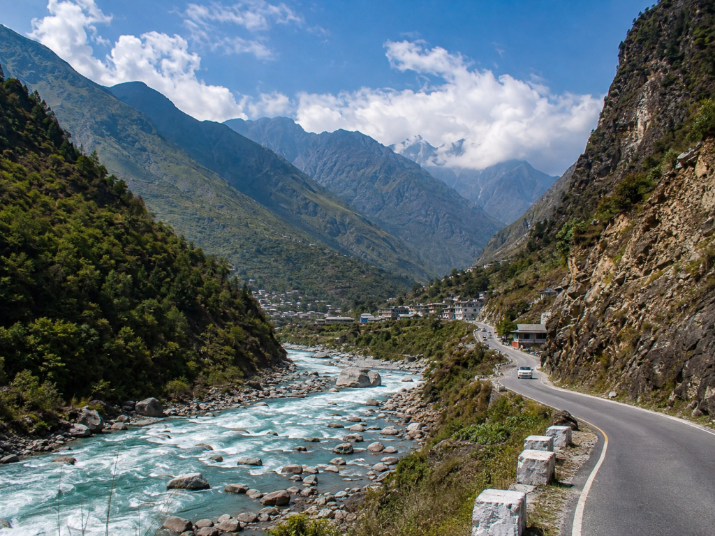 Himalayan road between Kedarnath and Badrinath in Uttarakhand