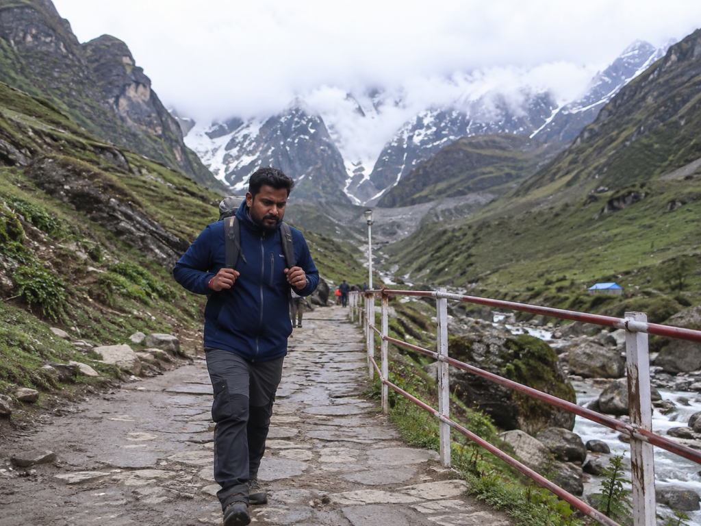 Pilgrim carrying a light backpack on the Kedarnath Yatra route